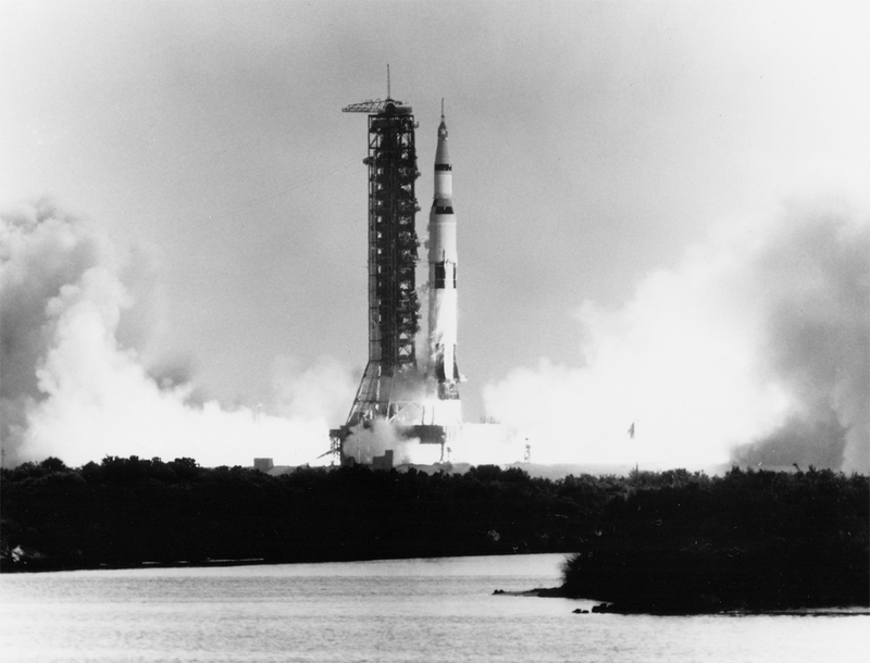 Illustration for article titled Amazing photos from NASA's vaults show how they assembled Apollo 11